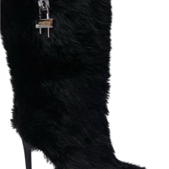 AKIRA Plush Black Heeled Boots - Picture 8 of 9